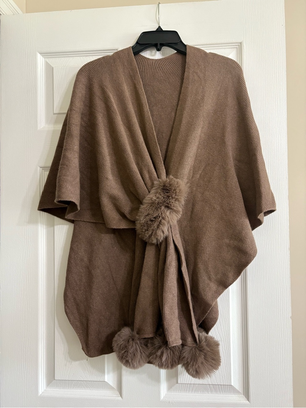 ePretty Brown Knit Poncho Wrap Faux Fur Pom Pom Trim One Size NWT
